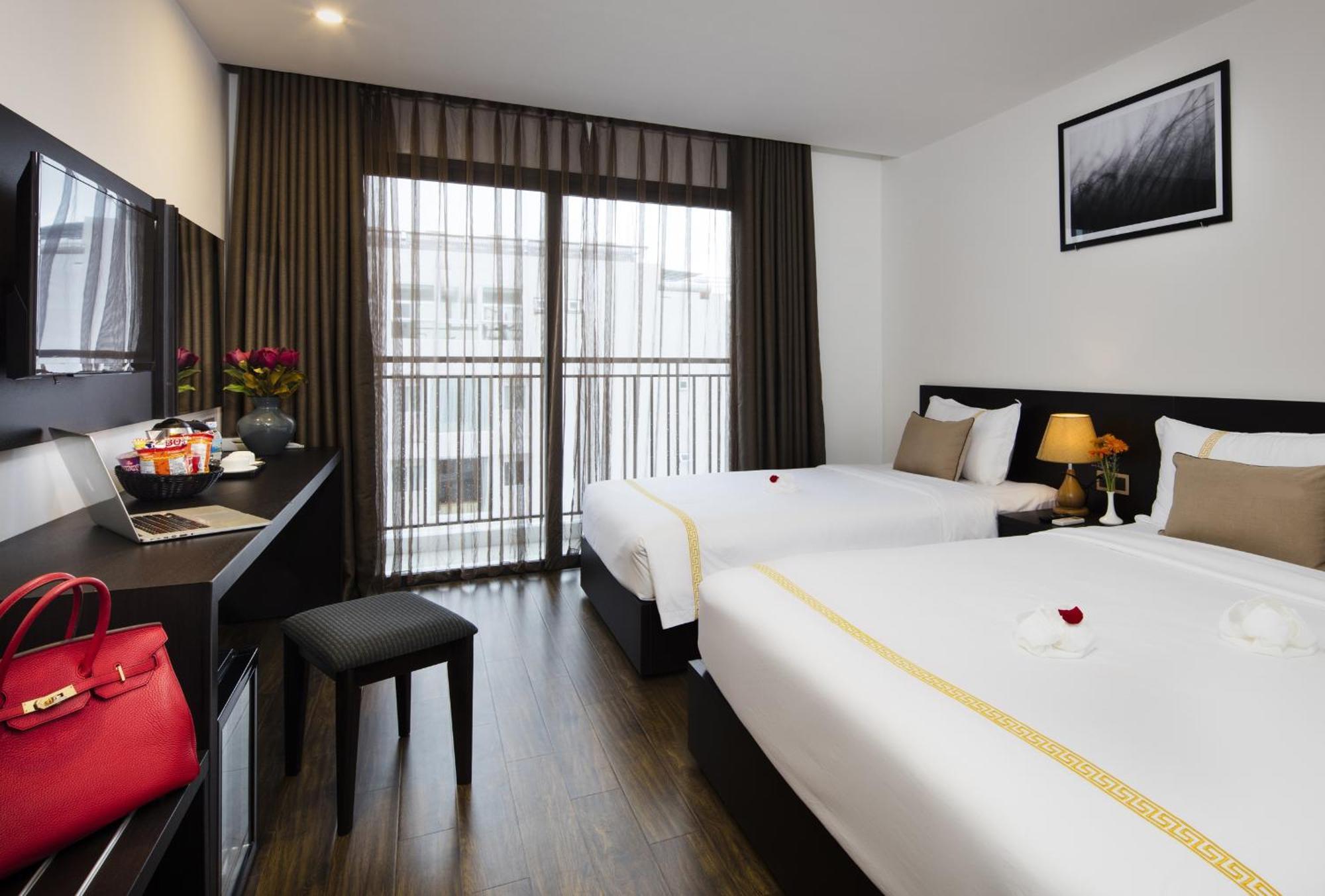 Отель Meriton 4*